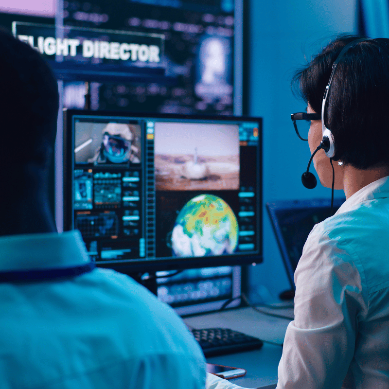 equipe de TI utilizando o NOC para monitorar ativamente os principais dispositivos