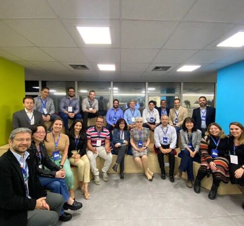 Pessoas reunidas para a foto