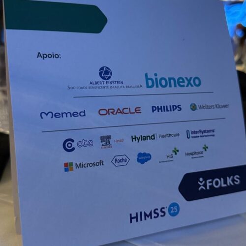 Placa apresentando os parceiros do evento